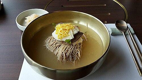 Cold buckwheat noodles in broth