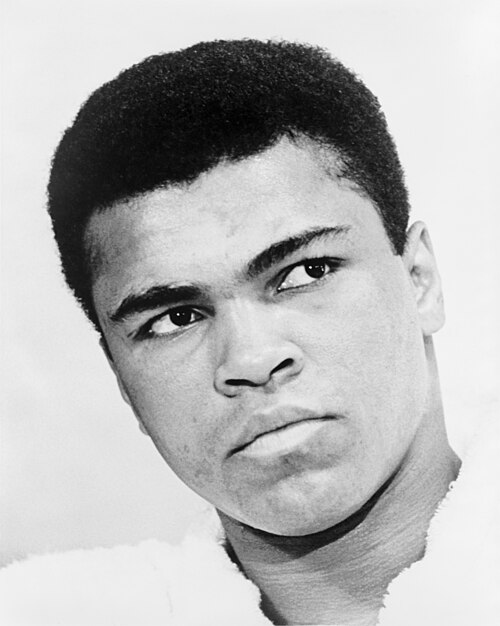Muhammad Ali en guardia de boxeo durante sus años de campeonato.