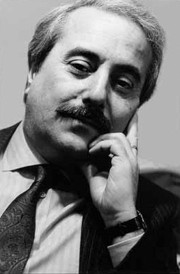 Fotografia do juiz antimáfia italiano Giovanni Falcone.