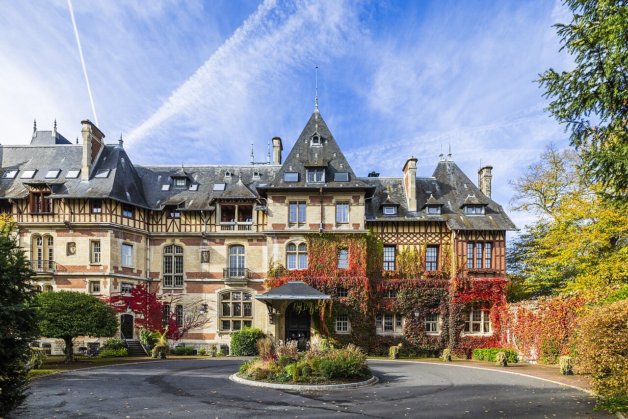 Hospitality Management: after “Hospitality management is service operations at scale — rooms, f”, what about “How long does a typical Hospit