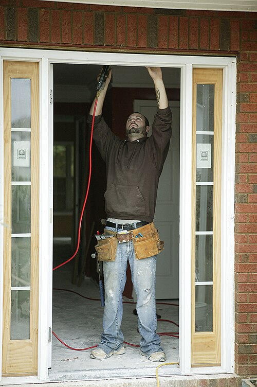 Handyman gigs dual-job pattern — London